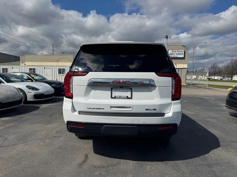 Used 2024 GMC Yukon XL SLE w/ Gmc Pro Safety Plus Package AWD/4WD image 2
