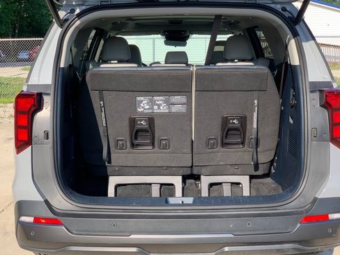 Used 2025 Kia Carnival SX w/ SX Dark Edition Package FWD image 19