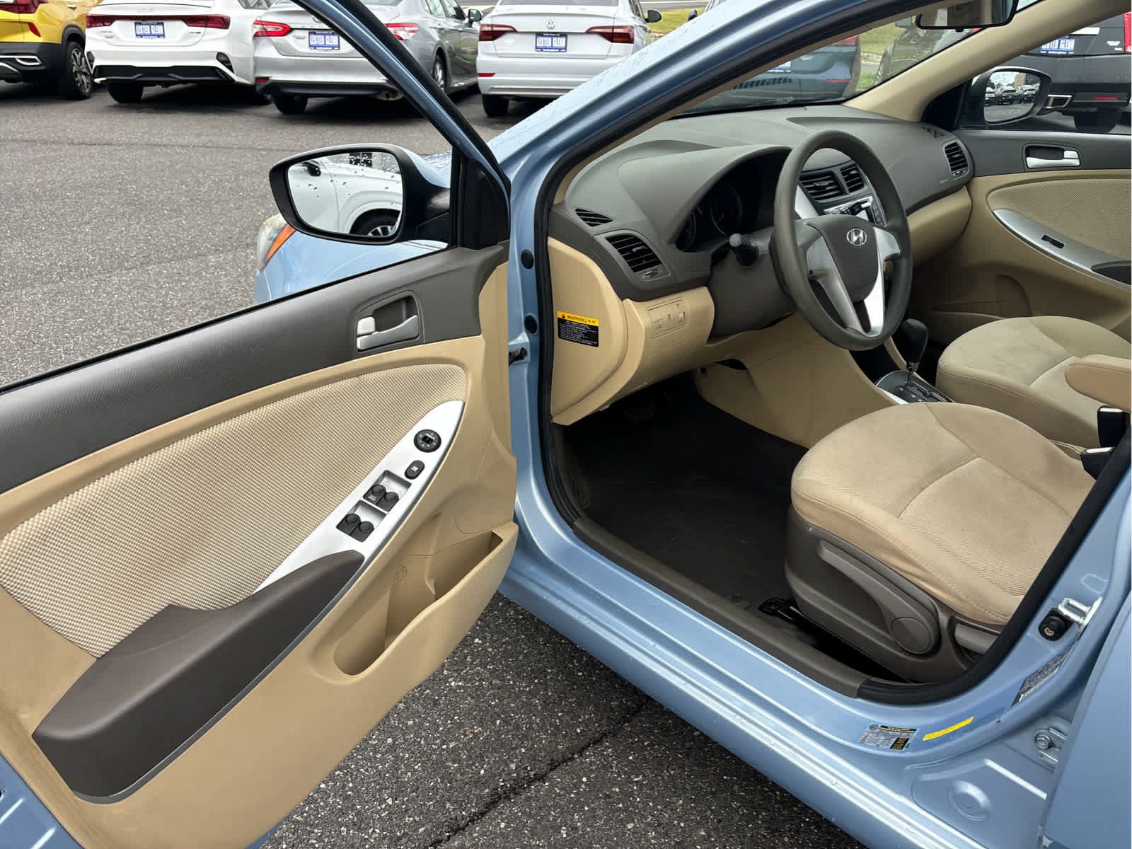 Used 2012 Hyundai Accent GLS FWD image 7