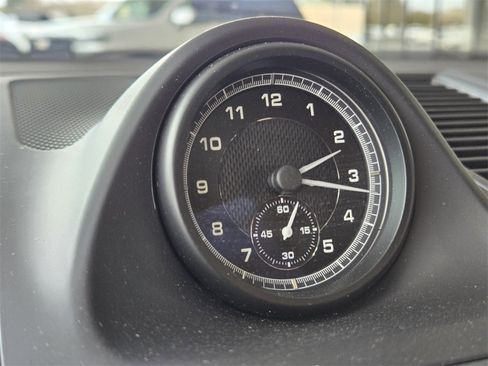 Used 2025 Porsche Macan image 27