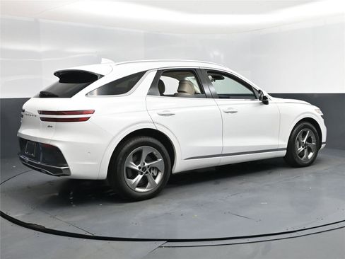 Used 2026 Genesis GV70 2.5T Advanced image 4