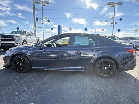 Used 2025 Toyota Camry SE image 8