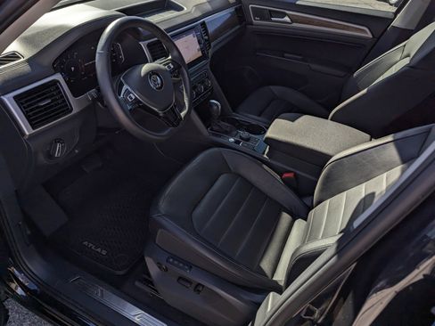 Used 2020 Volkswagen Atlas SEL R-Line image 8