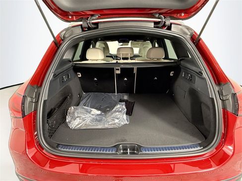 Used 2025 Mercedes-Benz GLC 300 4MATIC image 28