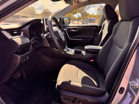 Used 2024 Toyota RAV4 XLE FWD image 15