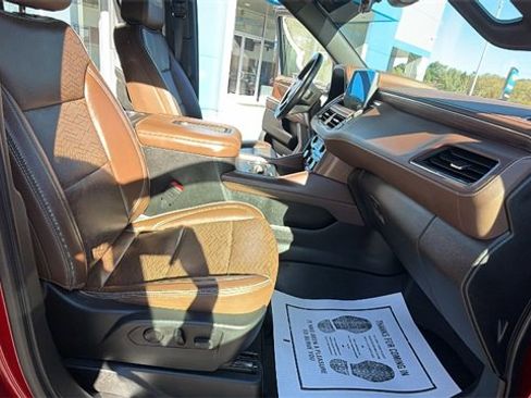 Used 2021 Chevrolet Suburban High Country image 25