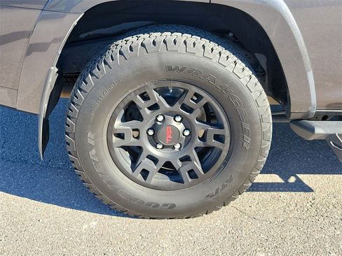 Used 2018 Toyota 4Runner SR5 image 5