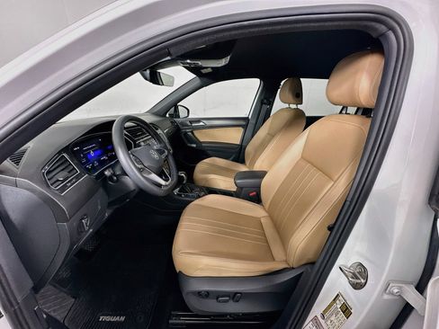 Used 2024 Volkswagen Tiguan SE AWD/4WD image 20