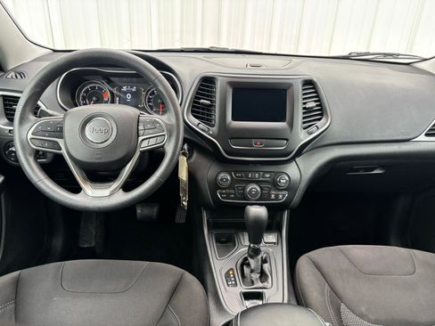 Used 2019 Jeep Cherokee Latitude w/ Popular Appearance Group image 26