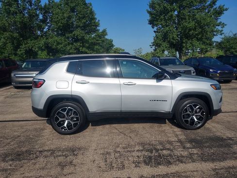 Used 2026 Jeep Compass Limited AWD/4WD image 8