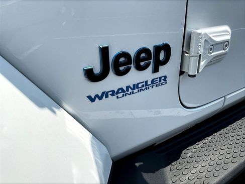 Used 2021 Jeep Wrangler Unlimited Sahara AWD/4WD image 36