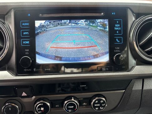 Used 2017 Toyota Tacoma TRD Off-Road image 18