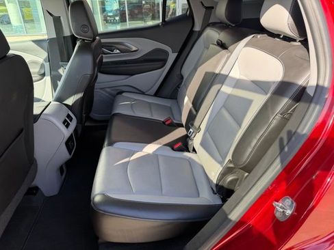 Used 2022 GMC Terrain SLT image 13