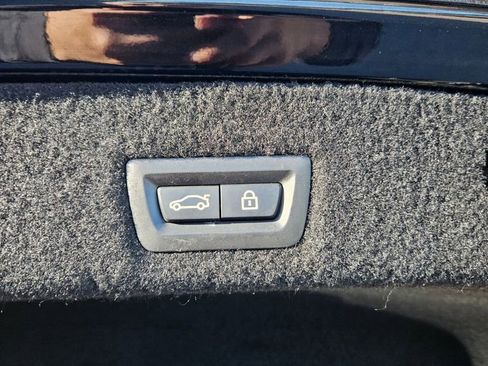 Used 2018 BMW 750i w/ Interior Design Package image 28