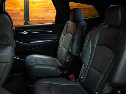 Used 2024 Buick Enclave Premium image 11