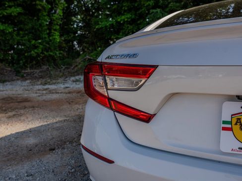 Used 2018 Honda Accord Sport image 9