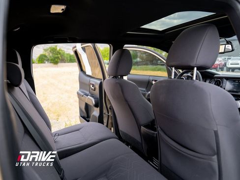 Used 2016 Toyota Tacoma TRD Off-Road image 24