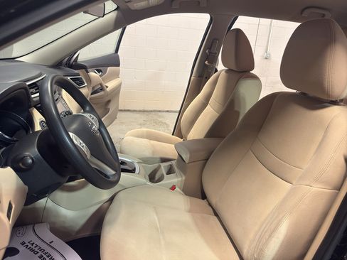 Used 2016 Nissan Rogue SV AWD/4WD image 16