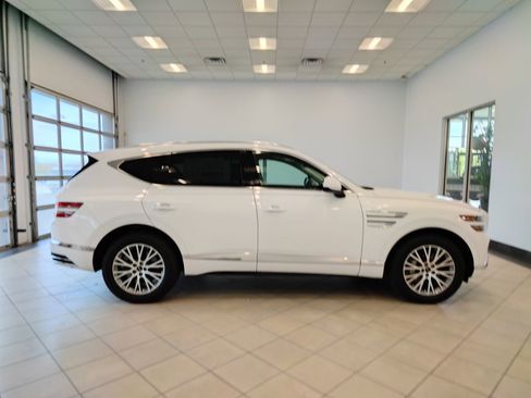 Used 2025 Genesis GV80 2.5T Standard AWD/4WD image 2
