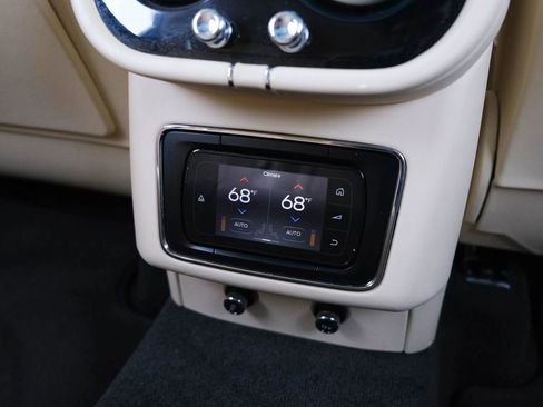 Used 2018 Bentley Bentayga image 36