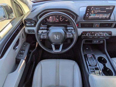 Used 2024 Honda Pilot Touring image 15