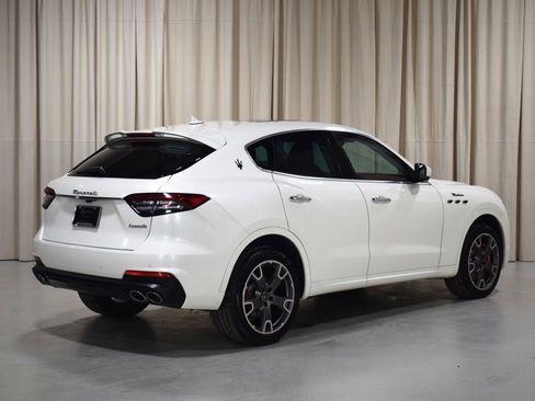 Used 2022 Maserati Levante Modena image 10