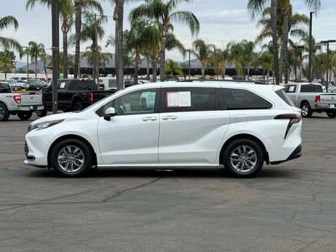 Used 2023 Toyota Sienna XLE FWD image 9
