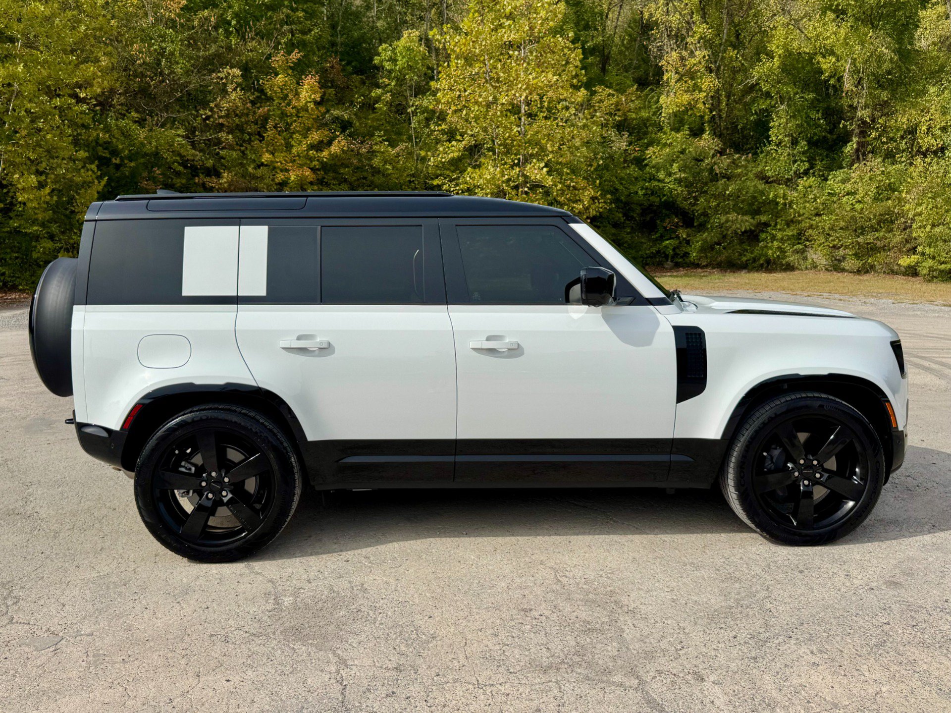 Used 2026 Land Rover Defender 110 X-Dynamic SE AWD/4WD image 8