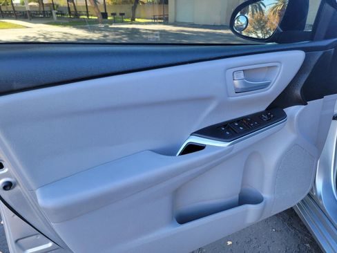 Used 2017 Toyota Camry LE image 10