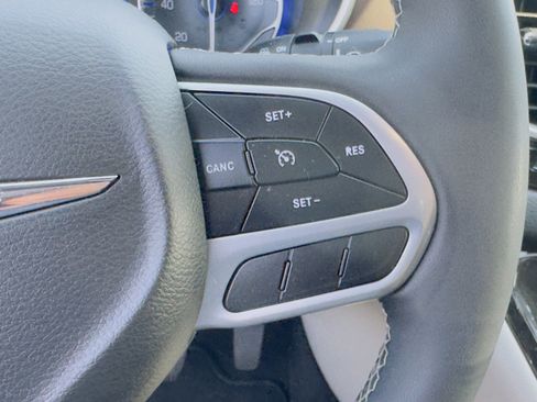 Used 2023 Chrysler Voyager LX image 19