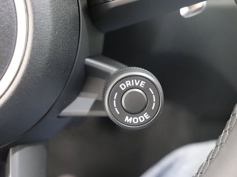 Used 2025 Porsche Macan image 34