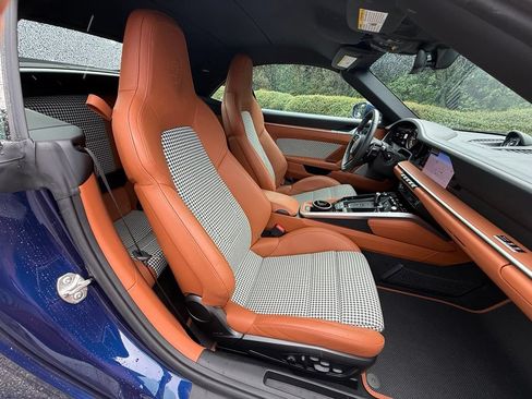 Certified 2024 Porsche 911 Carrera RWD image 11