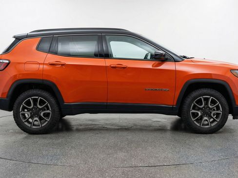 Used 2025 Jeep Compass Trailhawk AWD/4WD image 11
