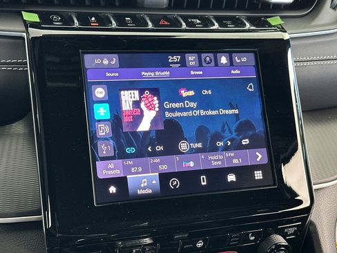 New 2025 Jeep Grand Cherokee Laredo w/ Luxury Tech Group I RWD image 19