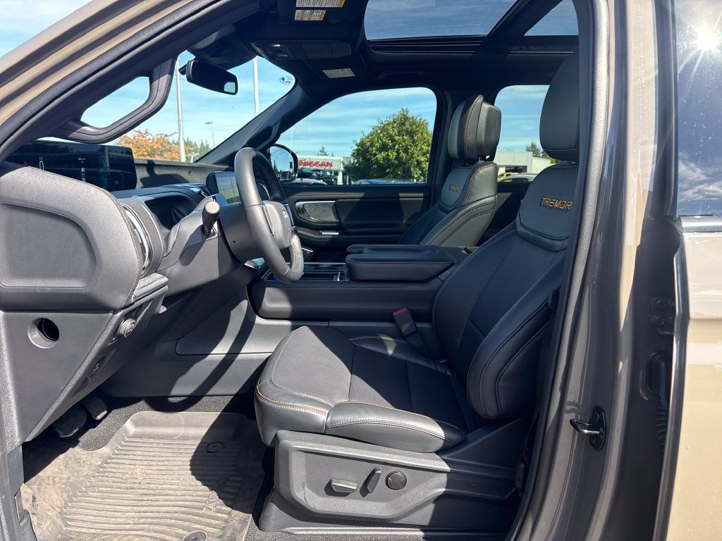 Used 2027 Ford Expedition Tremor AWD/4WD image 4