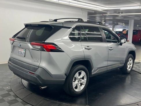Certified 2021 Toyota RAV4 XLE AWD/4WD image 5