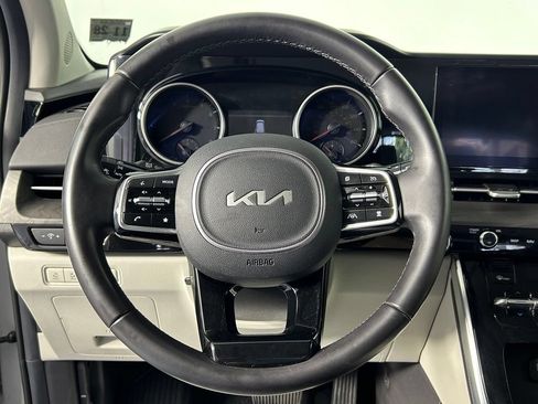Used 2024 Kia Carnival EX FWD image 27