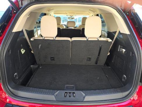 Used 2024 Ford Explorer XLT w/ Equipment Group 202A image 17