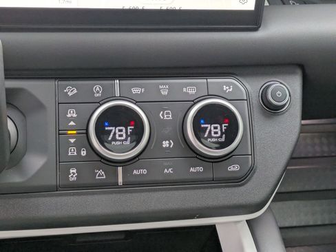 Used 2025 Land Rover Defender 130 X-Dynamic SE image 25