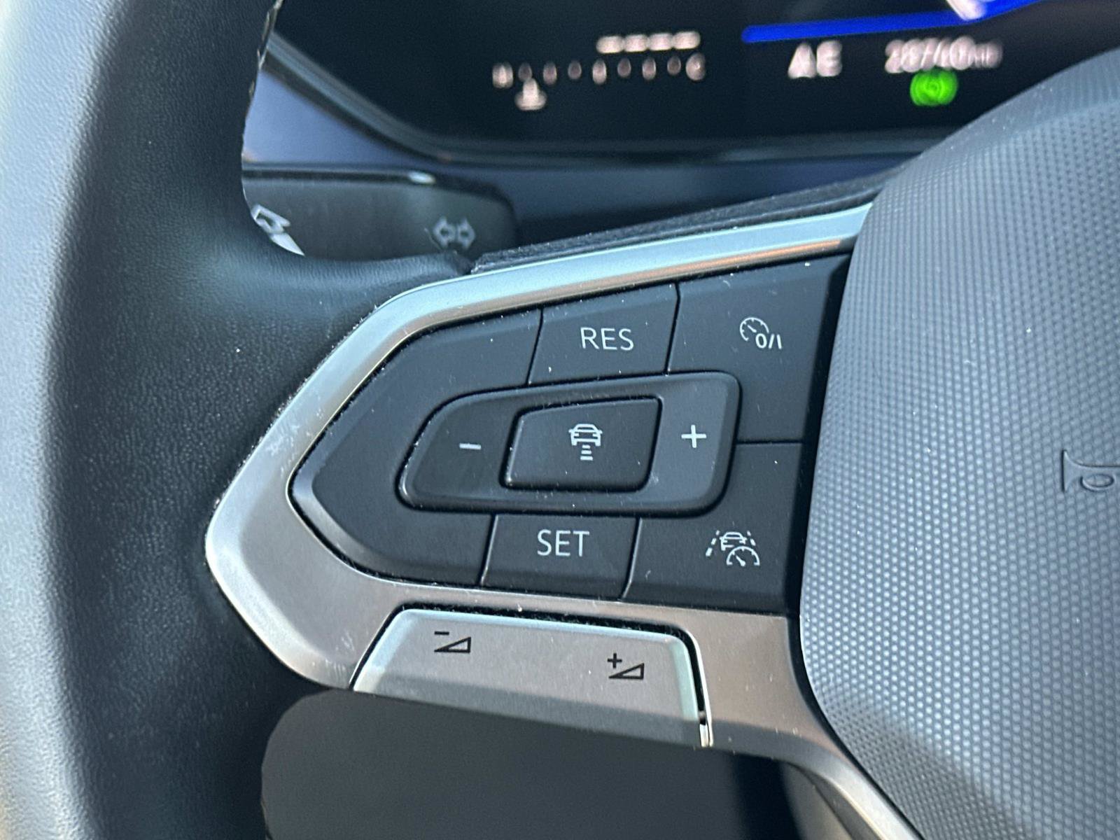 Certified 2023 Volkswagen Taos SE FWD image 10
