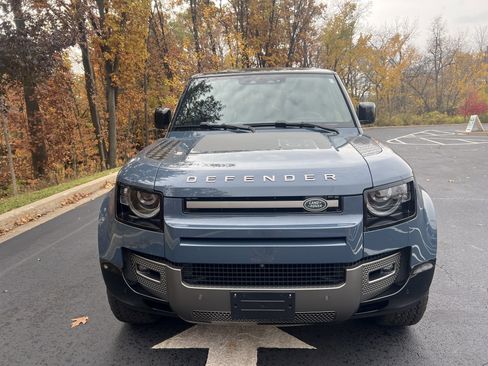 Used 2025 Land Rover Defender 90 X-Dynamic SE image 8