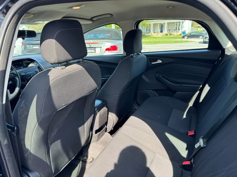 Used 2018 Ford Focus SE w/ SE Appearance Package image 26