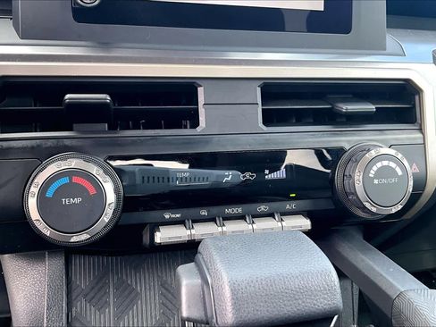 Used 2025 Toyota Tacoma SR5 AWD/4WD image 34