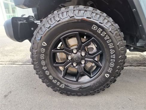 Used 2024 Jeep Gladiator Sport image 10