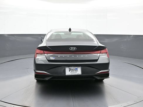 Certified 2021 Hyundai Elantra SE FWD image 7