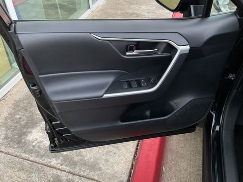 Used 2025 Toyota RAV4 XLE image 14