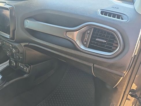 Used 2023 Jeep Renegade Latitude AWD/4WD image 65