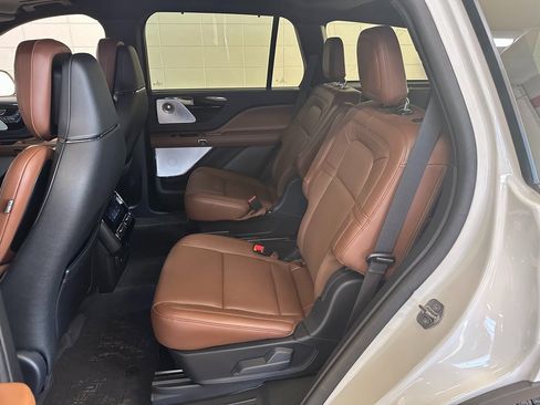 Used 2024 Lincoln Aviator Reserve w/ Equipment Group 201A image 33