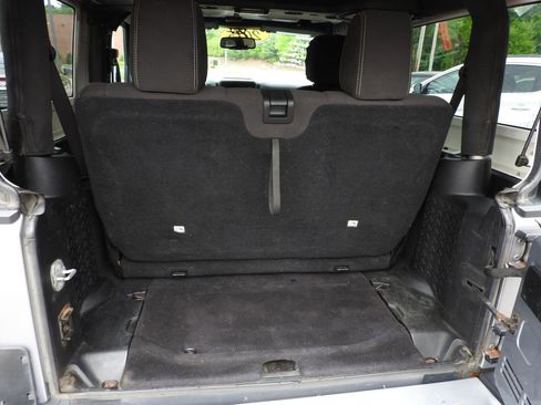Used 2015 Jeep Wrangler Sahara w/ Connectivity Group AWD/4WD image 11