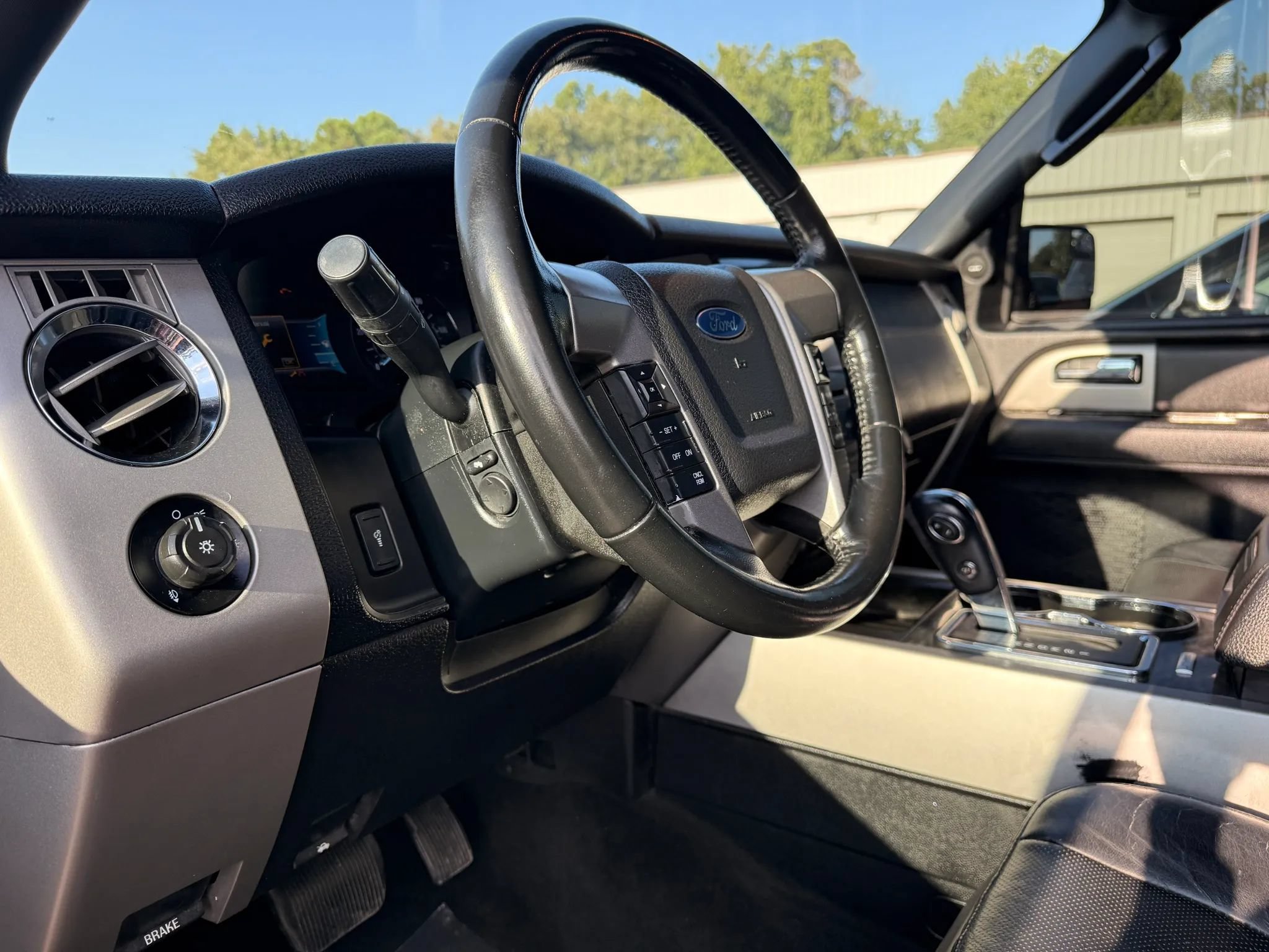 Used 2017 Ford Expedition Limited AWD/4WD image 17